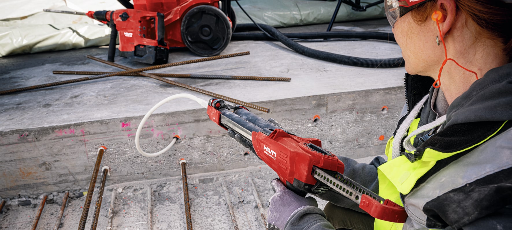 HIT-HY 200-R V3- rebar installation with the HDE 500-A22 chemical anchor dispenser