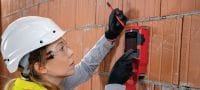 Go to slide 9 of 10: Escáner de pared PS 85 Escáner de pared y detector de pernos fáciles de usar para prevenir golpes al perforar o cortar cerca de objetos incrustados Aplicaciones 6