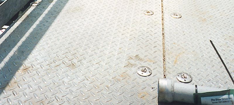 Fijador de placa tramex (con revestimiento) Espiga de fijación para placas tramex con pernos roscados para entornos ligeramente corrosivos Aplicaciones 1