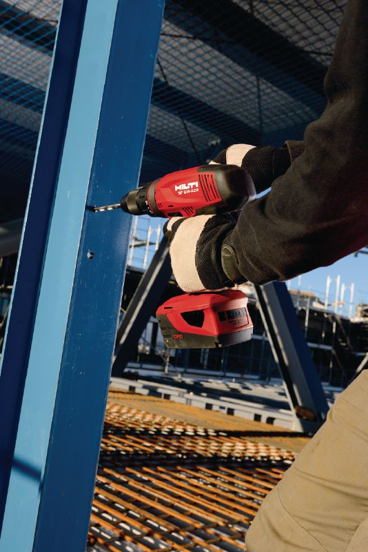 Atornilladora taladro a batería SF 8M-A22 Atornilladora taladro a batería de 22 V de alta gama con motor potente de cuatro velocidades y mandril de seguridad que reduce el deslizamiento de las brocas y ofrece un elevado desempeño en aplicaciones de taladro en metal Aplicaciones 1
